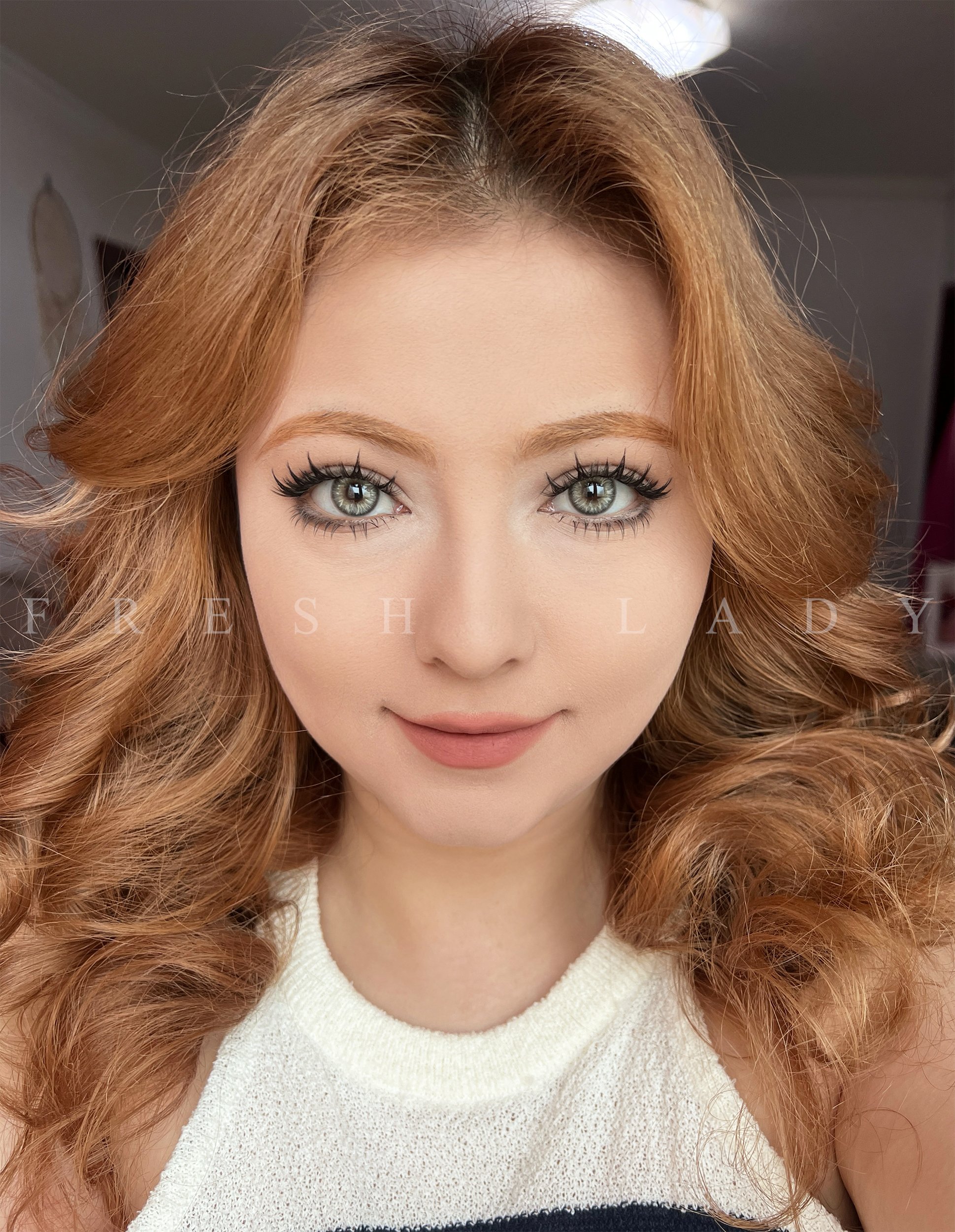 Mirada real con lentes FreshLady Sea Gray